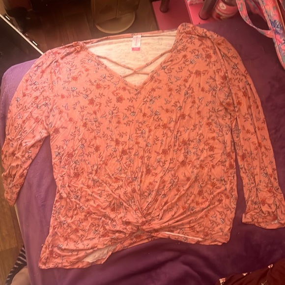 2 blouses - Picture 2 of 4